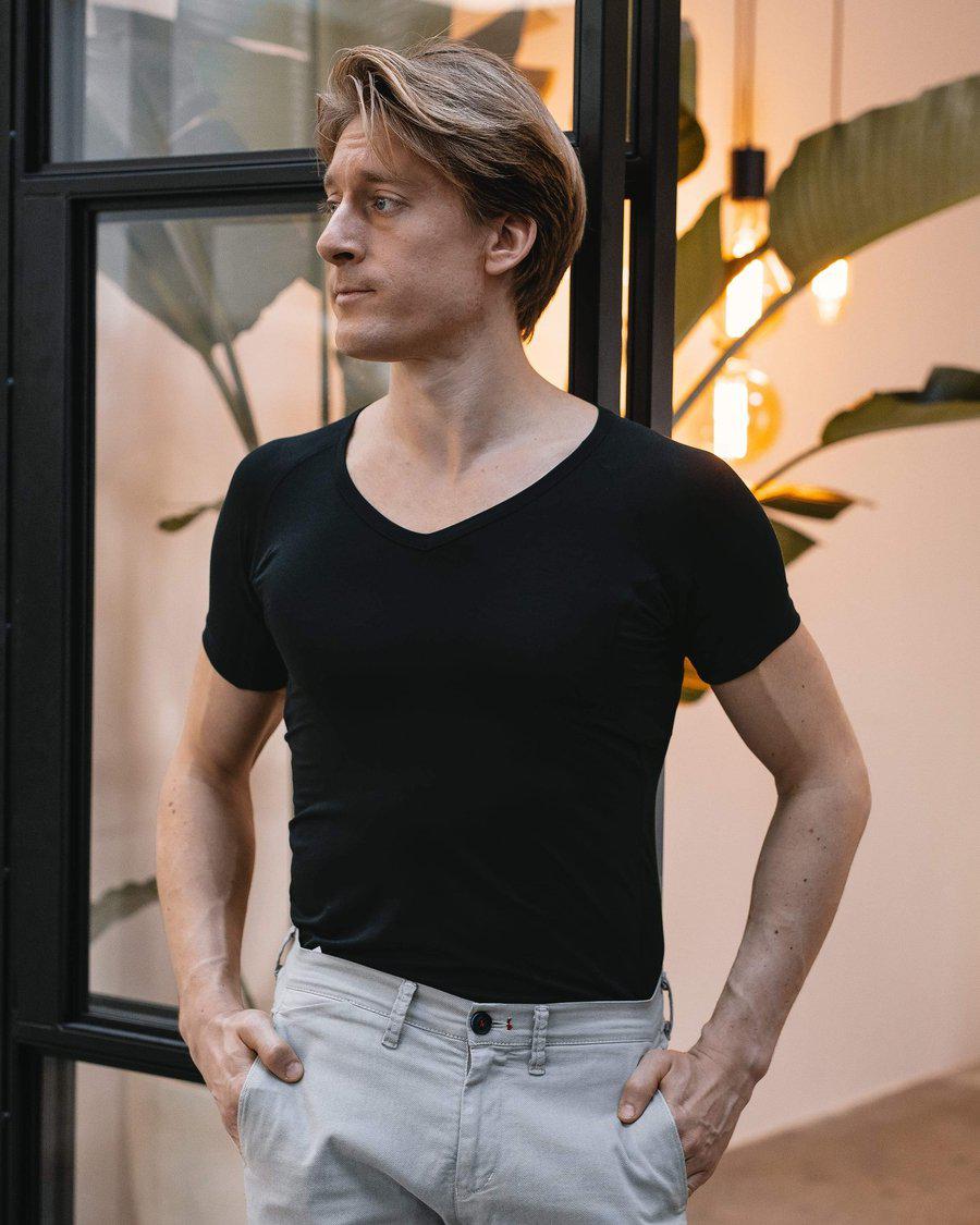 t-shirt, zwart, korte mouwen, v-hals, heren