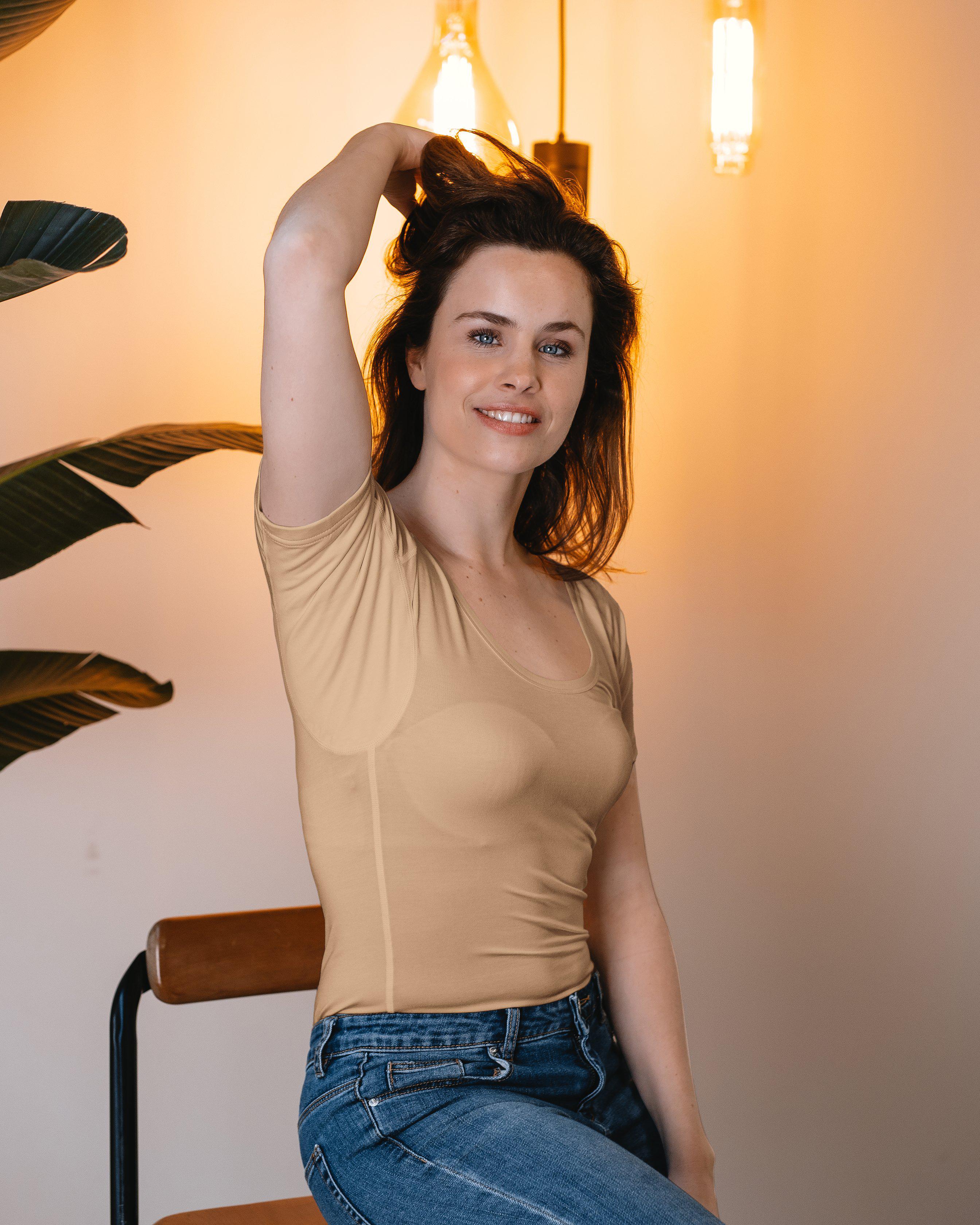 t-shirt, beige, short sleeve, jeans, vrouw